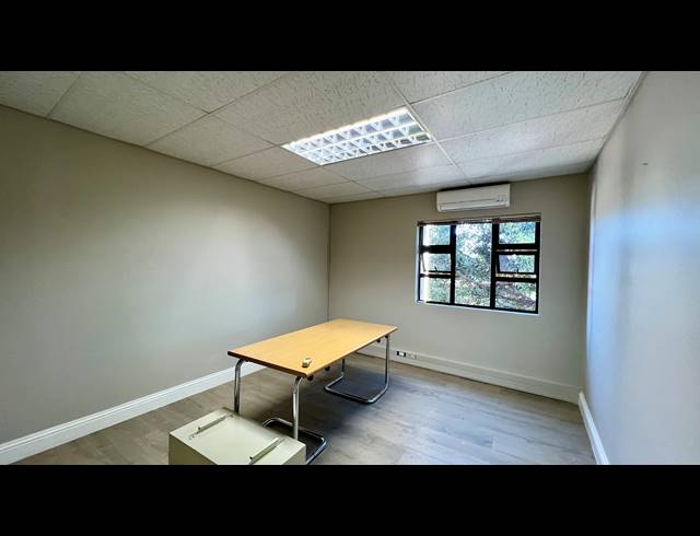 218M² OFFICE TO LET IN ROCKY DRIFT